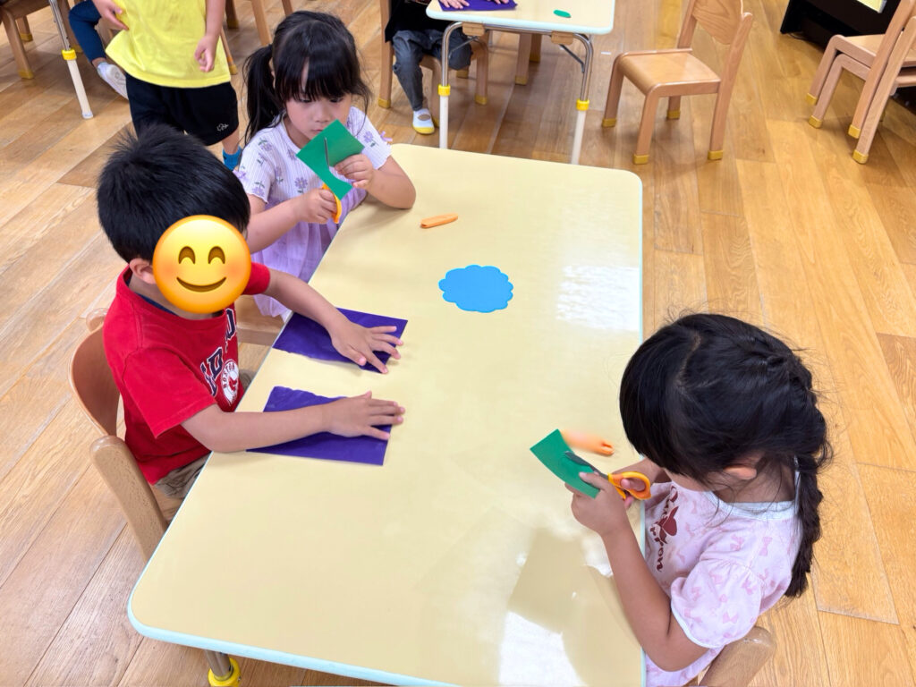 保育園の製作で紫陽花作り 大阪 くじら保育園 202606-1