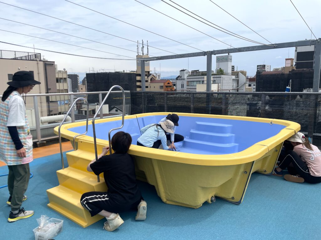 保育園プール活動準備 大阪 くじら保育園 202606-1