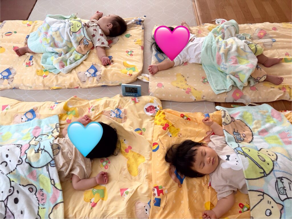 保育園の日常　0歳児　ずり這い　大阪　くじら保育園　202606-2