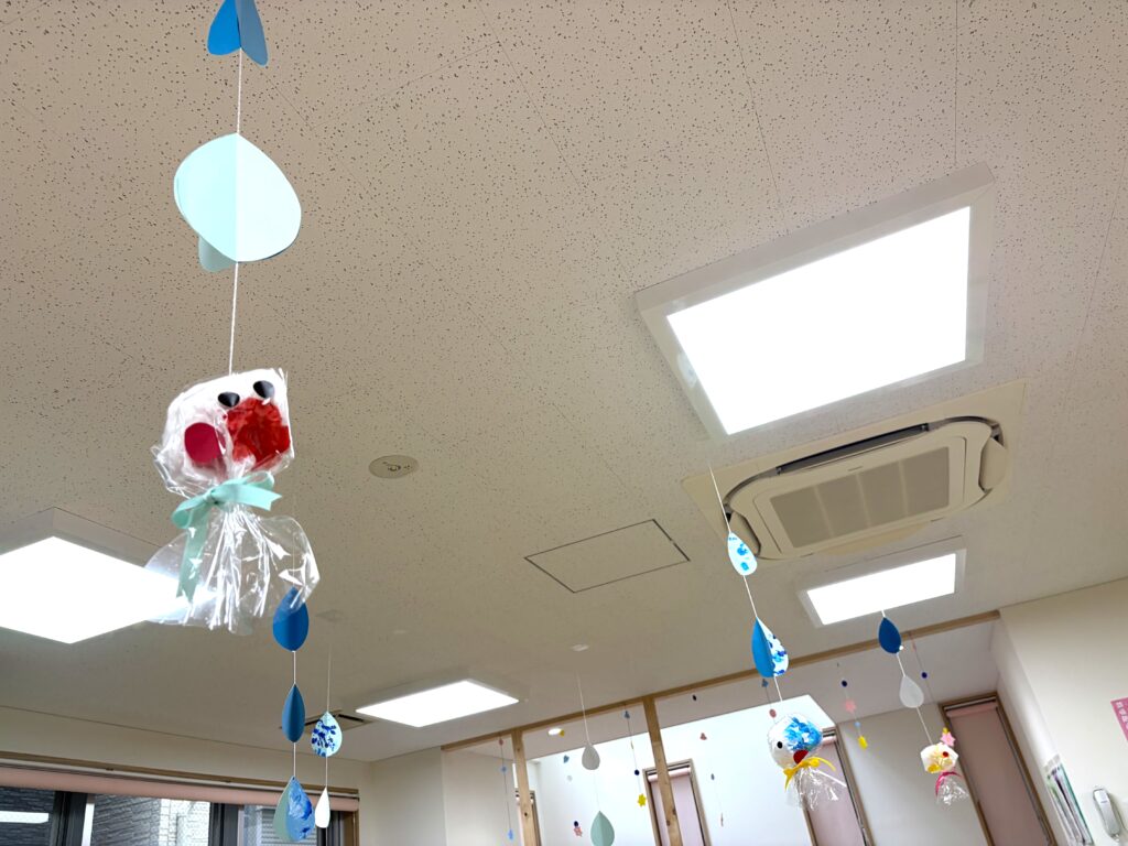 0歳児向け梅雨の製作アイデア　大阪　保育園　くじら保育園　202606-2