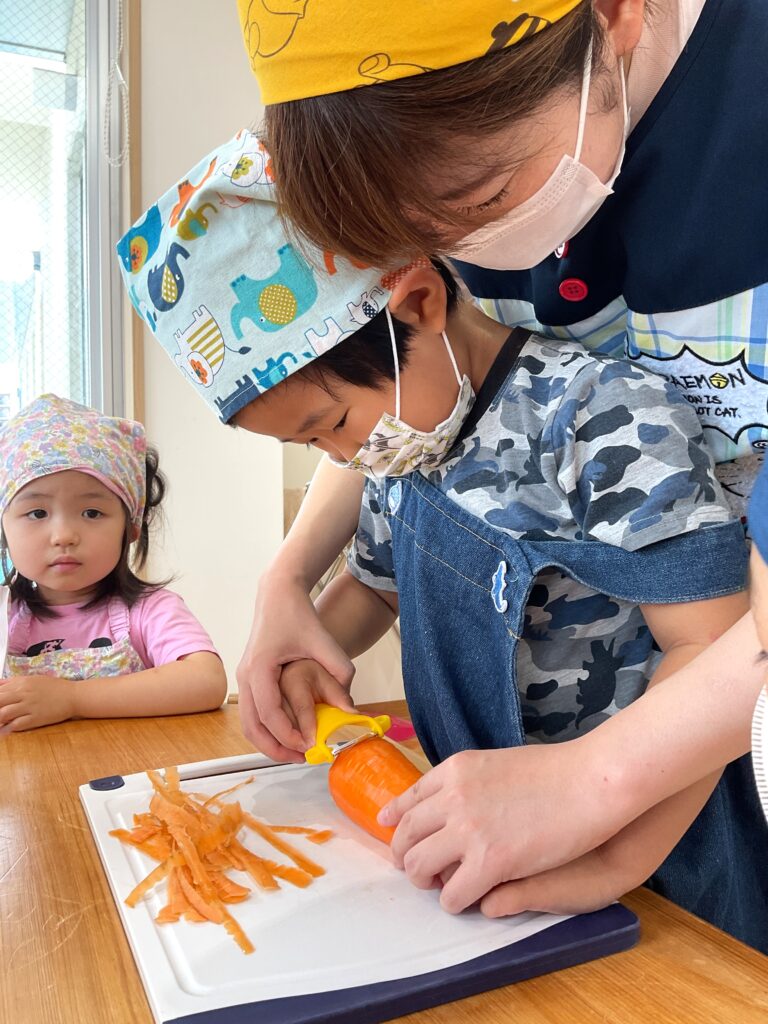 保育園で調理体験　食育　大阪　くじら保育園　202606-3