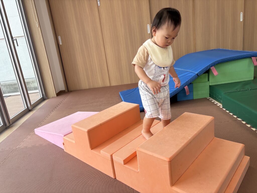 保育園の遊戯室　大阪　くじら保育園　202608-5