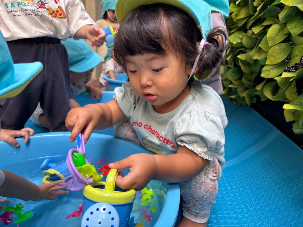 場所見知り克服 保育園水遊び 大阪 くじら保育園 202609-4