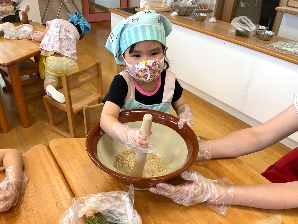 保育園で手作りふりかけ　食育　大阪　くじら保育園　202608-2