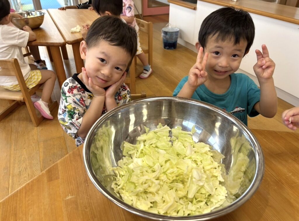 保育園給食のお手伝いで食育体験 大阪 くじら保育園 202608-2