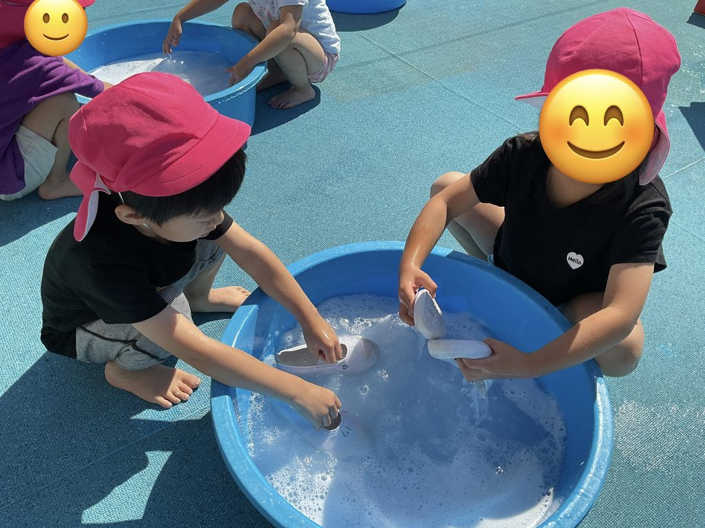 保育園の上靴洗い　大阪　くじら保育園　202610-4