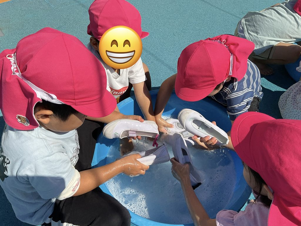 保育園の上靴洗い　大阪　くじら保育園　202610-1