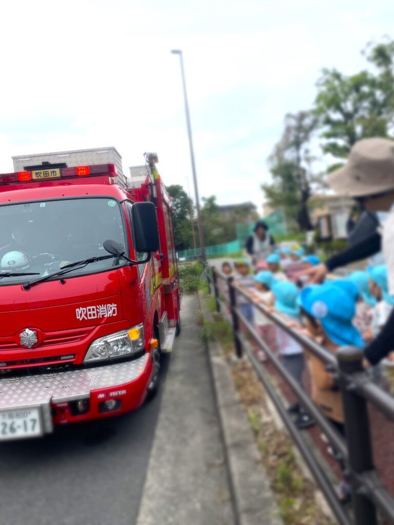 くじら保育園　豊津東園　消防車　202410-4