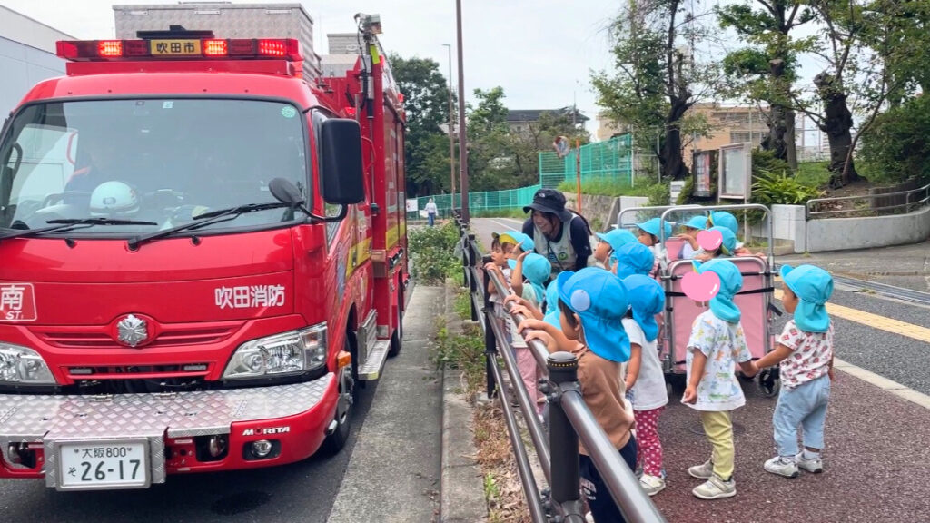 くじら保育園　豊津東園　消防車　202410-3