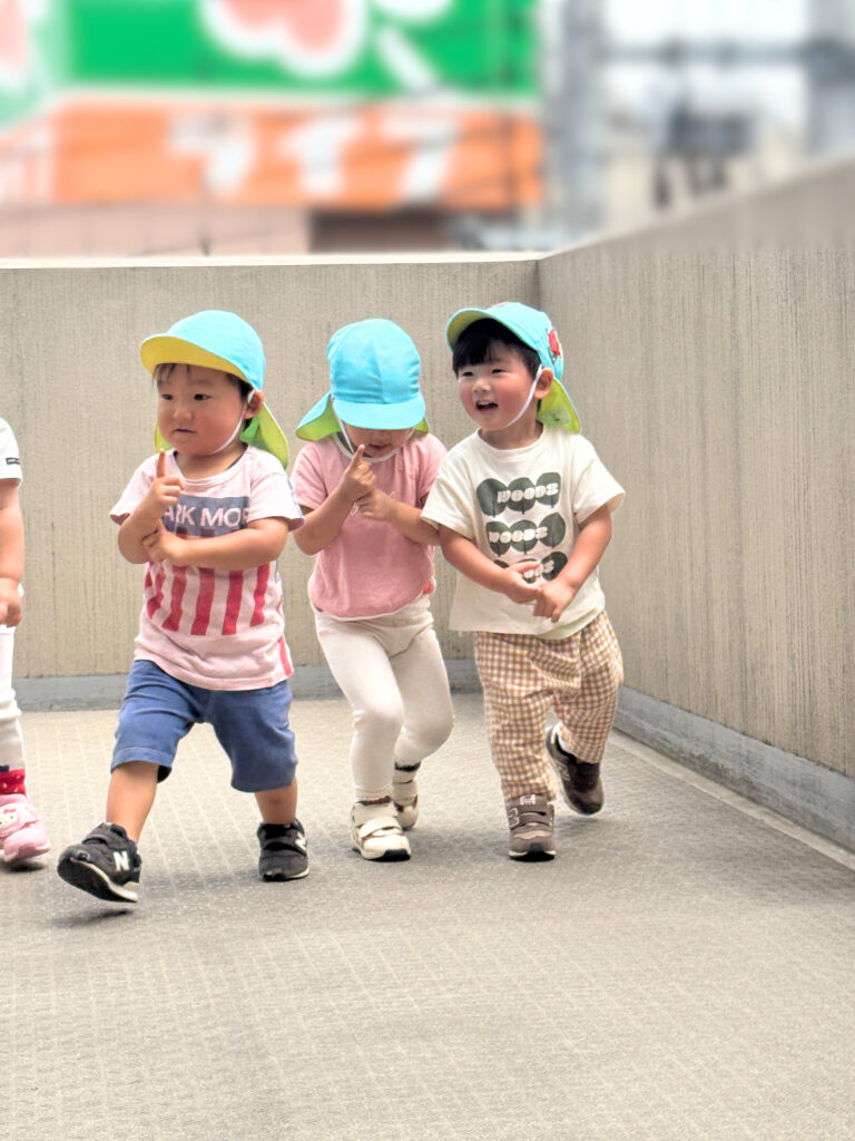 テラス だるまさんがころんだ 2歳児 くじら保育園 豊津東 202506-3