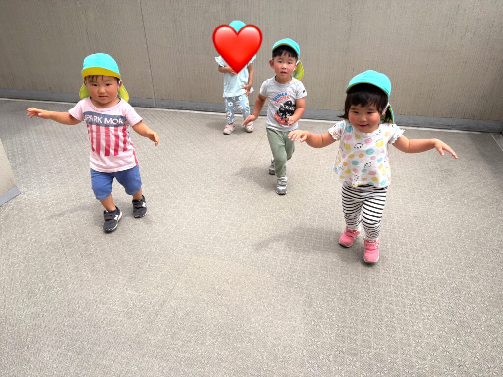 テラス だるまさんがころんだ 2歳児 くじら保育園 豊津東 202506-2