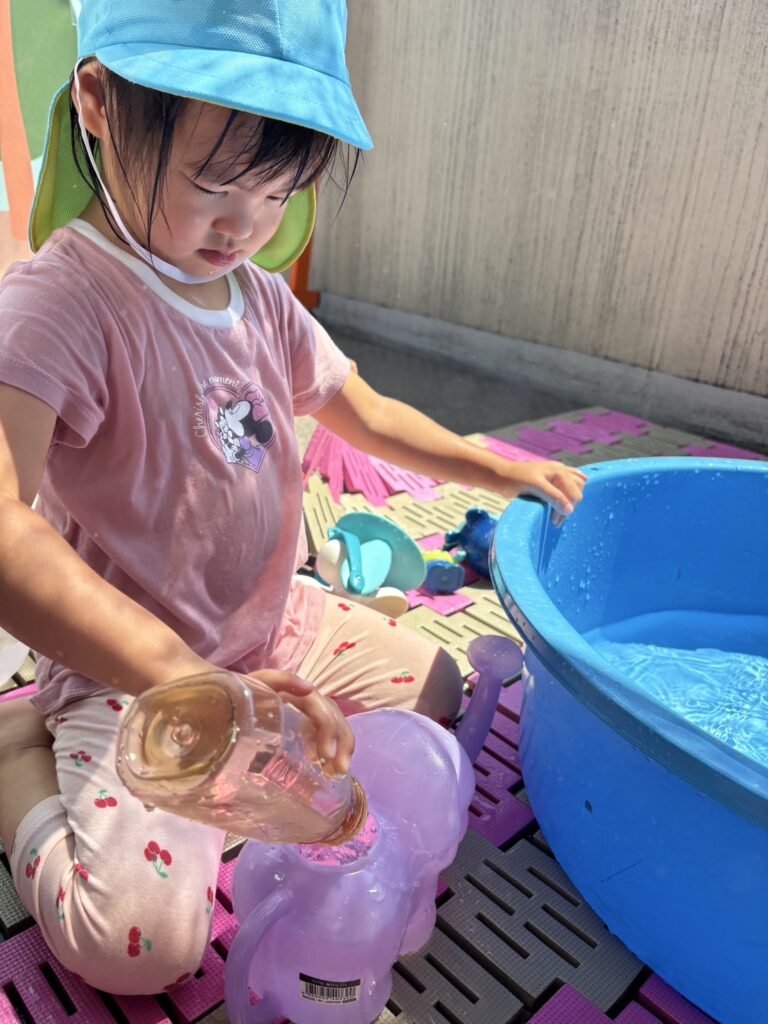 ７月生まれ　お誕生日会　水遊び　異年齢　くじら保育園　豊津東園　吹田市　保育園　大阪　202508-5