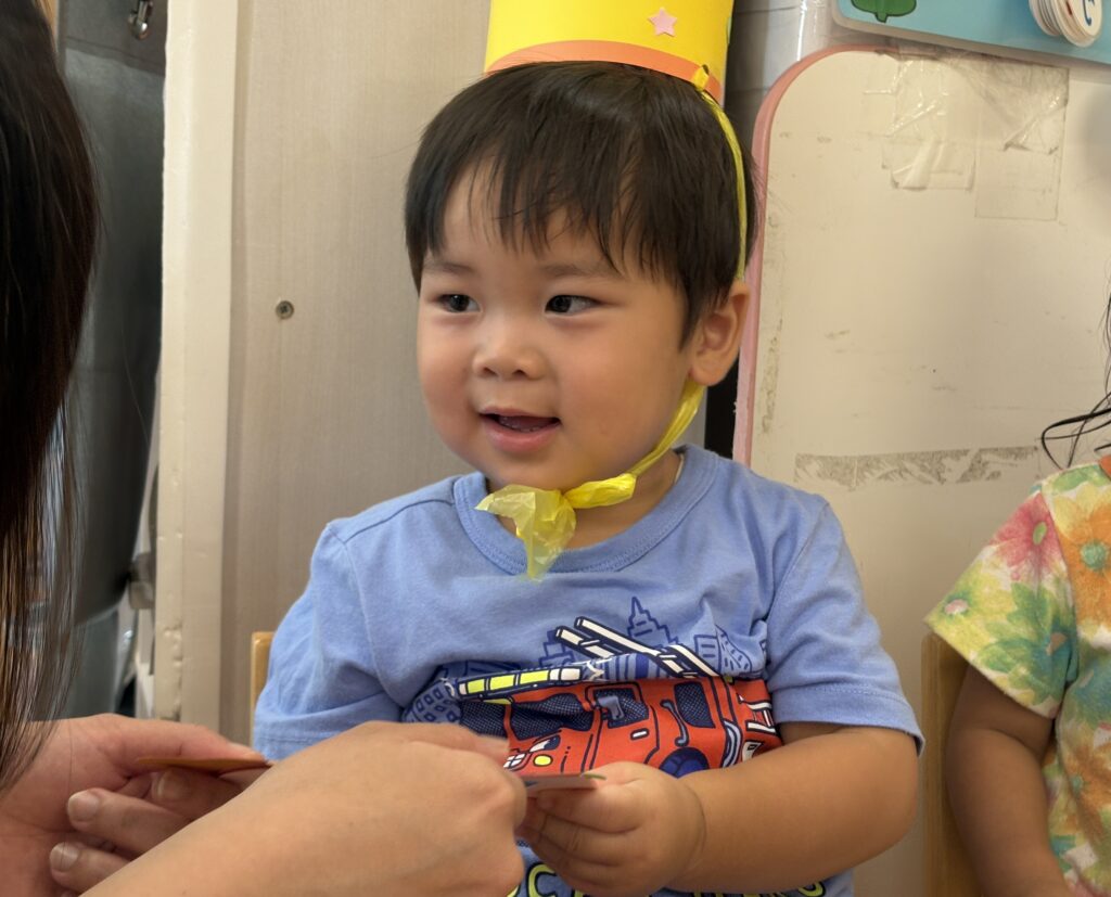お誕生日会 6月生まれ 誕生児 お誕生日プレート 阪急電車 くじら保育園 豊津東 吹田市 202507-2