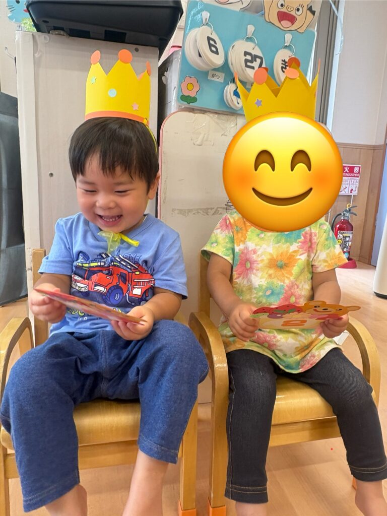 お誕生日会 6月生まれ 誕生児 お誕生日プレート 阪急電車 くじら保育園 豊津東 吹田市 202507-3