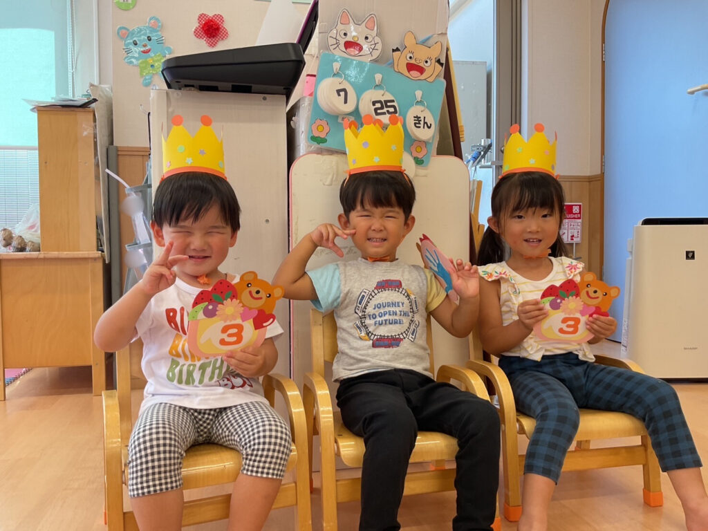 ７月生まれ　お誕生日会　水遊び　異年齢　くじら保育園　豊津東園　吹田市　保育園　大阪　202508-1