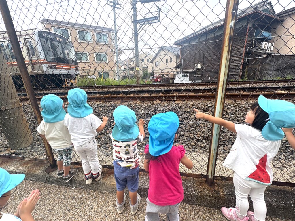 大阪　保育園　くじら保育園　豊津東　お散歩　202510-2