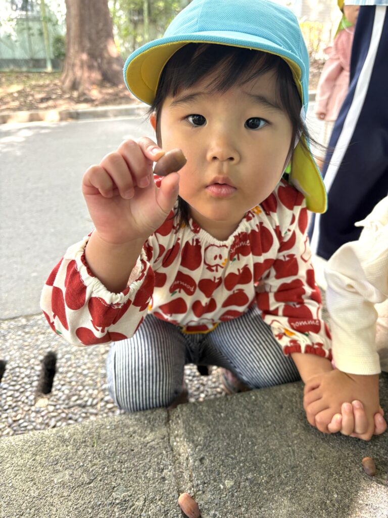 大阪 吹田 保育園 くじら保育園 秋のお散歩 202510-3