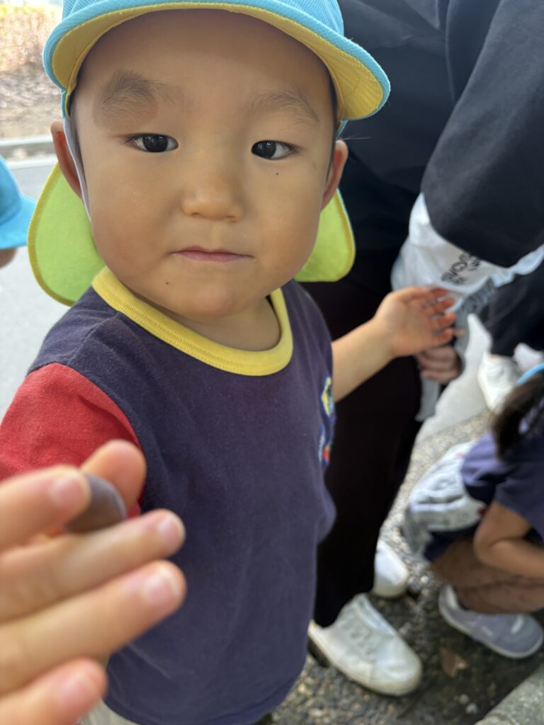 大阪 吹田 保育園 くじら保育園 秋のお散歩 202510-4