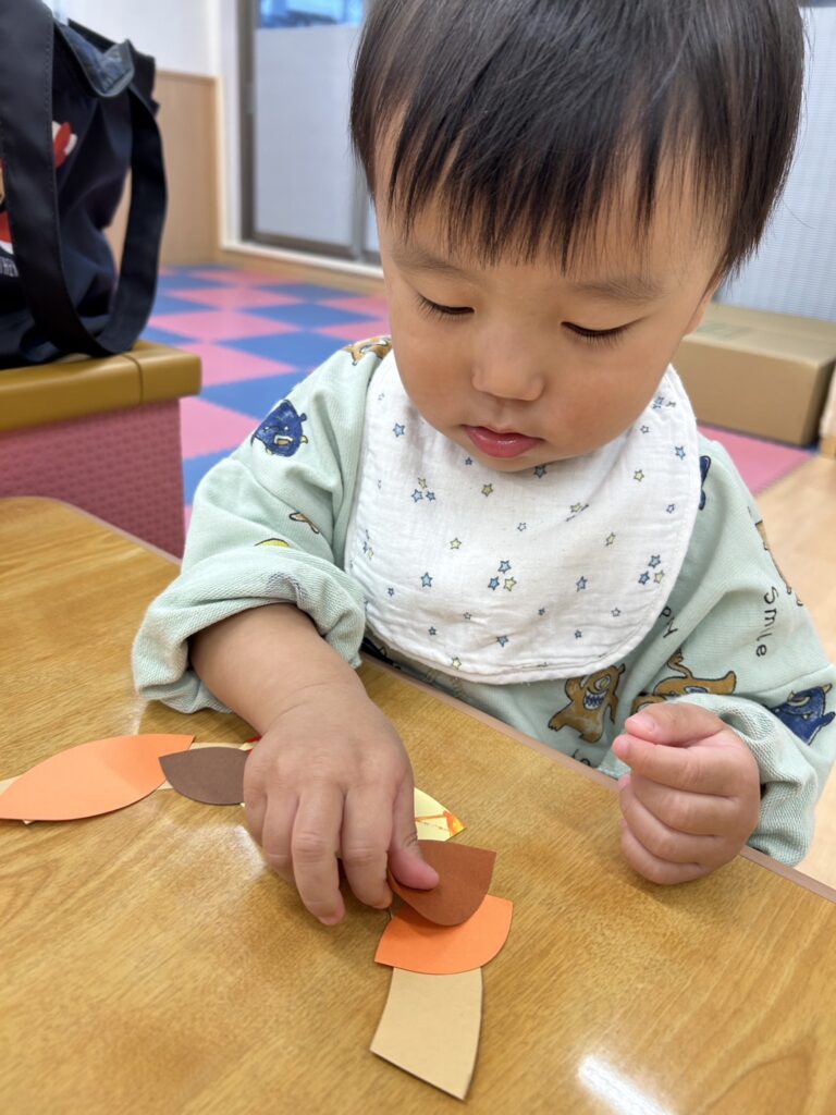 大阪　保育園 くじら保育園　秋の壁面　202511-4