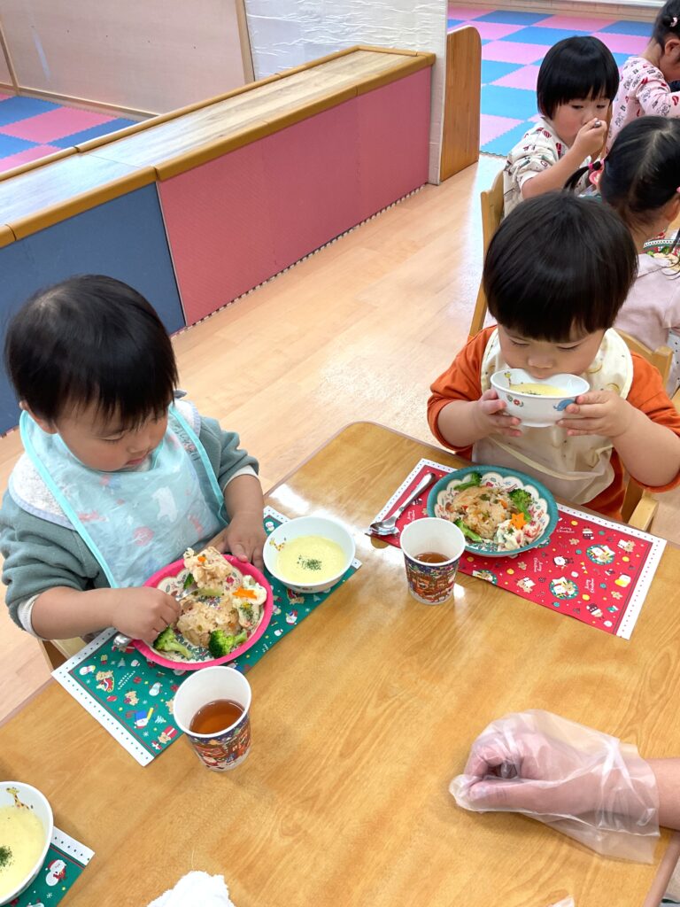 保育園のクリスマス給食 大阪
保育園 くじら保育園 202512-3