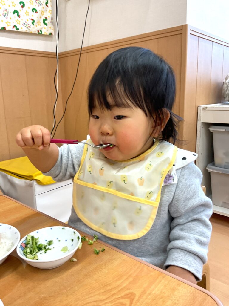 保育園の節分給食で鬼カレー 大阪 くじら保育園 202601-5