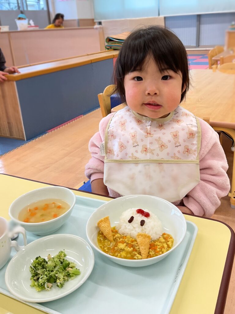 保育園の節分給食で鬼カレー 大阪 くじら保育園 202601-3