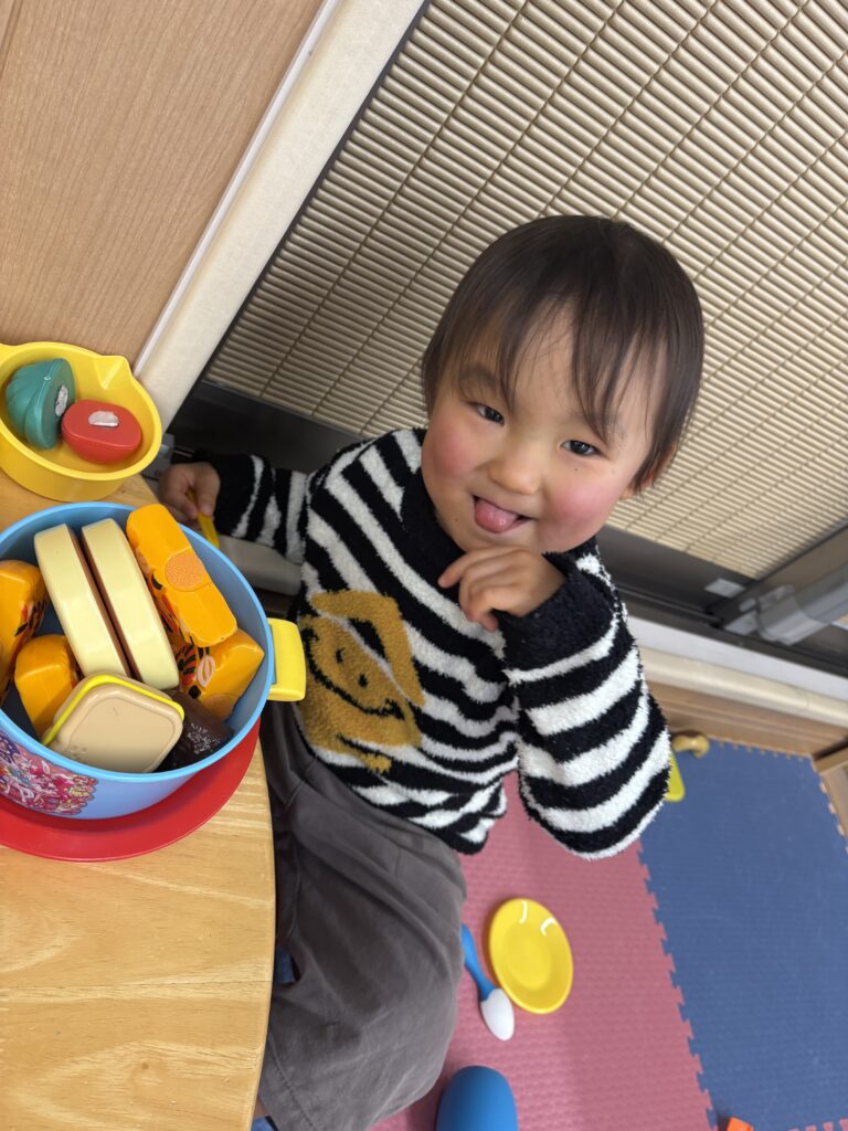 室内遊びで異年齢交流　大阪　保育園　くじら保育園　202603-1