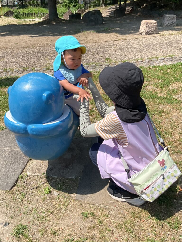 保育園からお散歩遠足へ 大阪 くじら保育園 202605-7