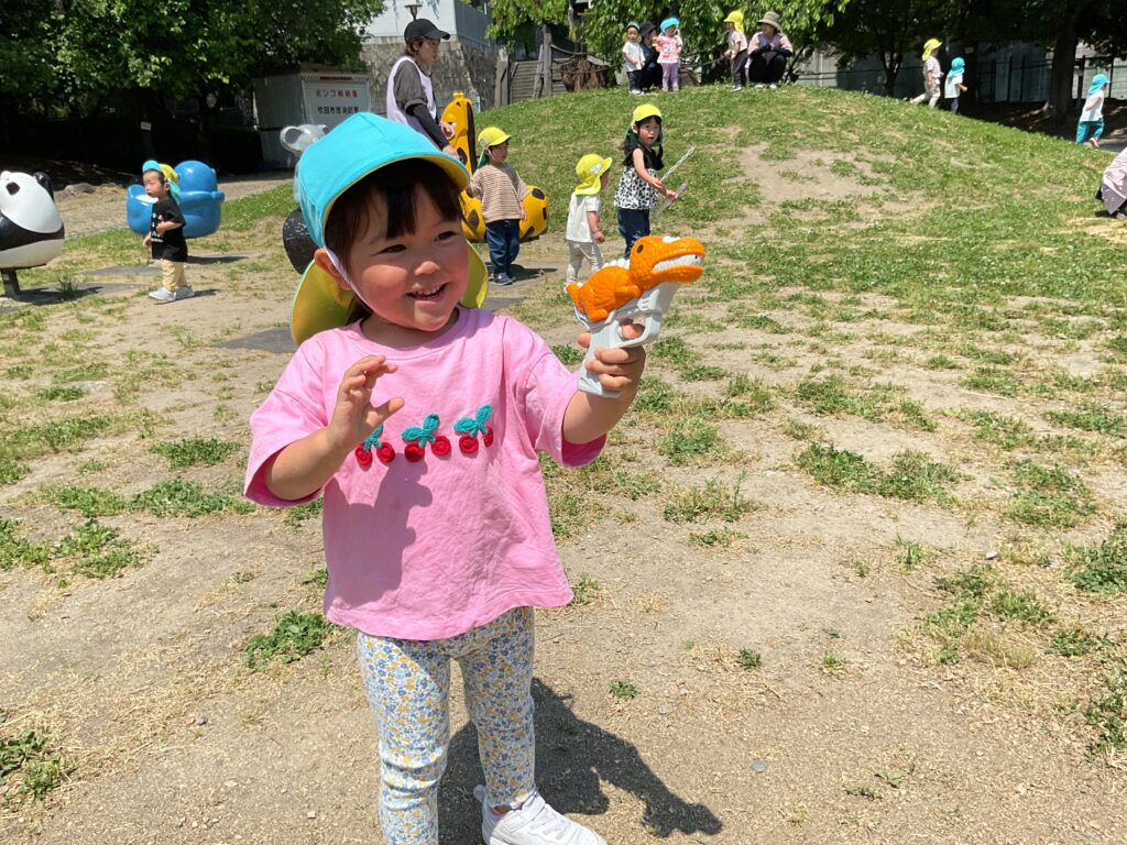保育園からお散歩遠足へ 大阪 くじら保育園 202605-3