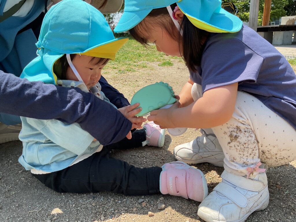 保育園からお散歩遠足へ 大阪 くじら保育園 202605-2