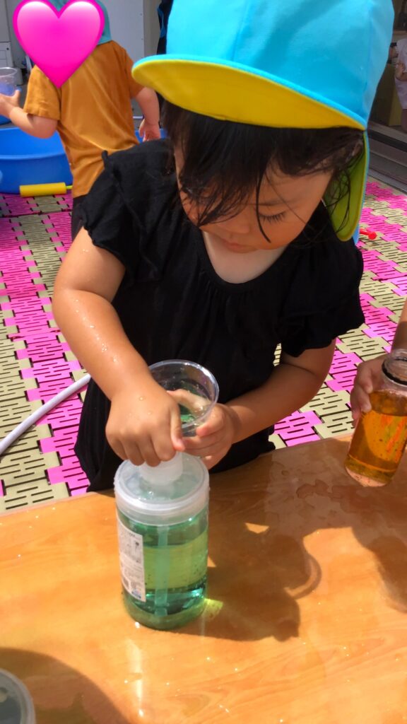 保育園色水遊び 大阪 くじら保育園 202609-3