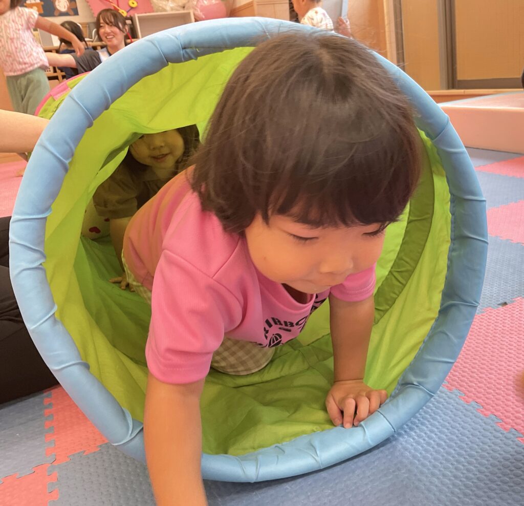 室内遊びでの異年齢児交流 大阪 保育園 くじら保育園 202609-2