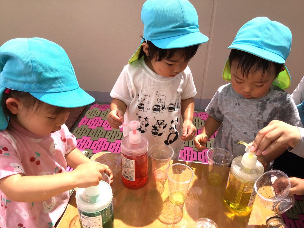 保育園色水遊び 大阪 くじら保育園 202609-2