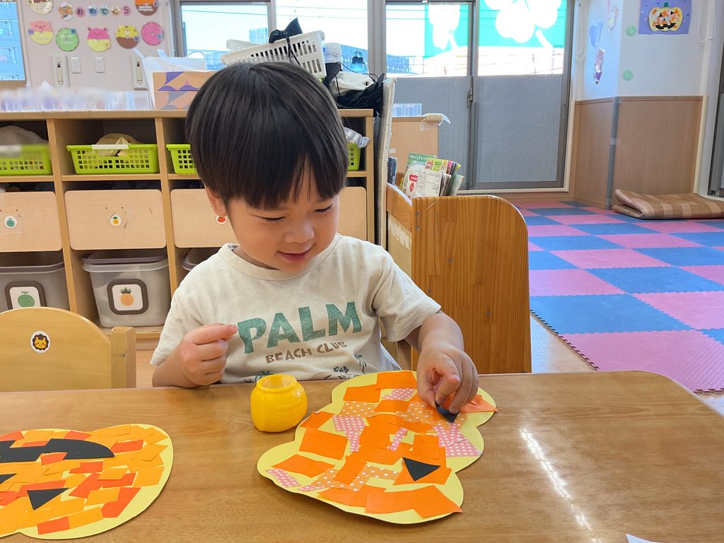 保育園10月の壁面製作　ハロウィン作品　大阪　くじら保育園　202610-3