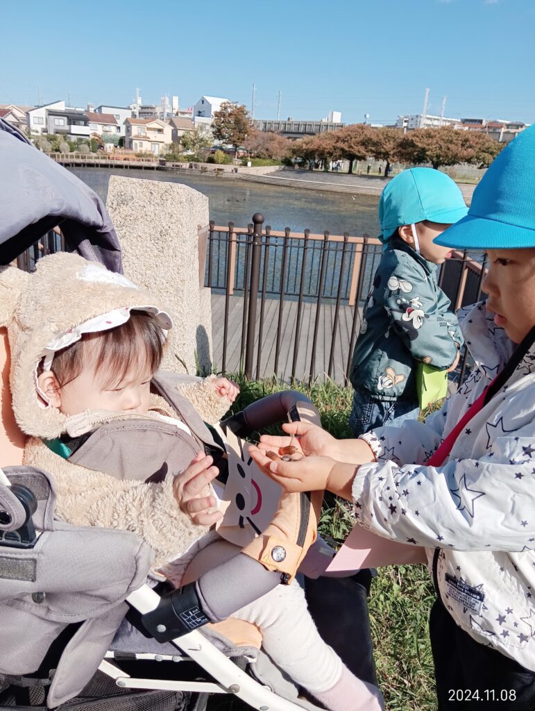 おおぞら保育園　魚住園　秋の遠足　おにぎり　202411-1