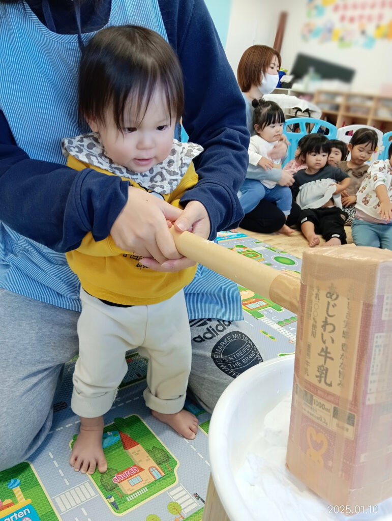 おおぞら保育園　魚住園　餅つき　福笑い　202501-2