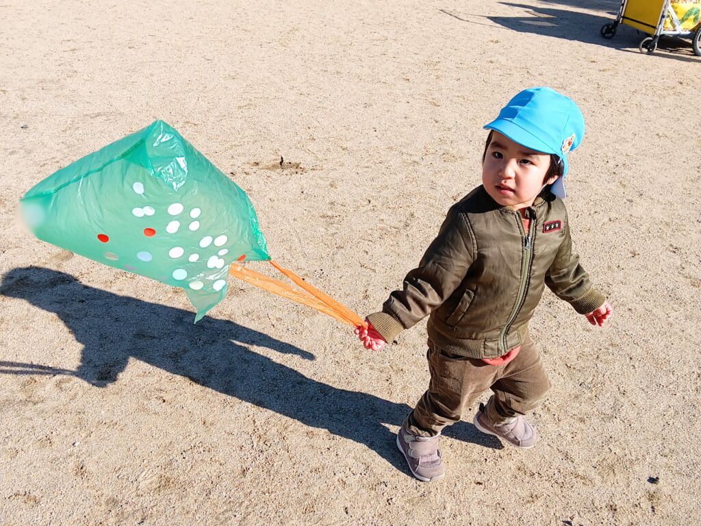 おおぞら保育園　魚住園　凧揚げ　202501-3