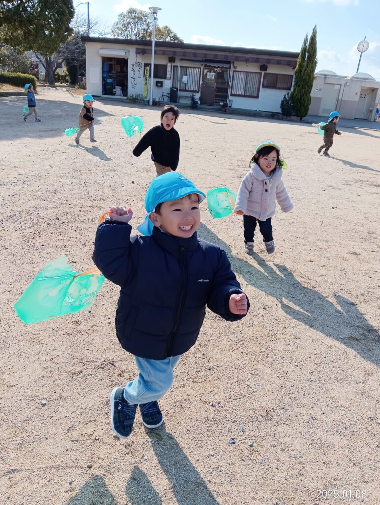 おおぞら保育園　魚住園　凧揚げ　202501-1