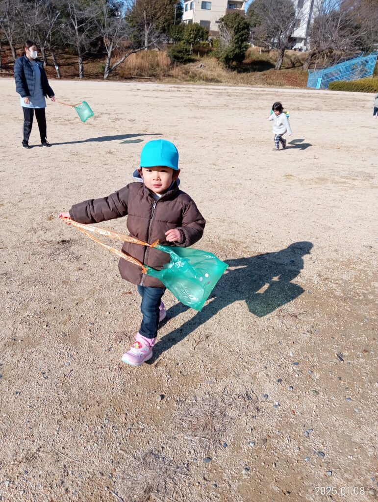 おおぞら保育園　魚住園　凧揚げ　202501-7