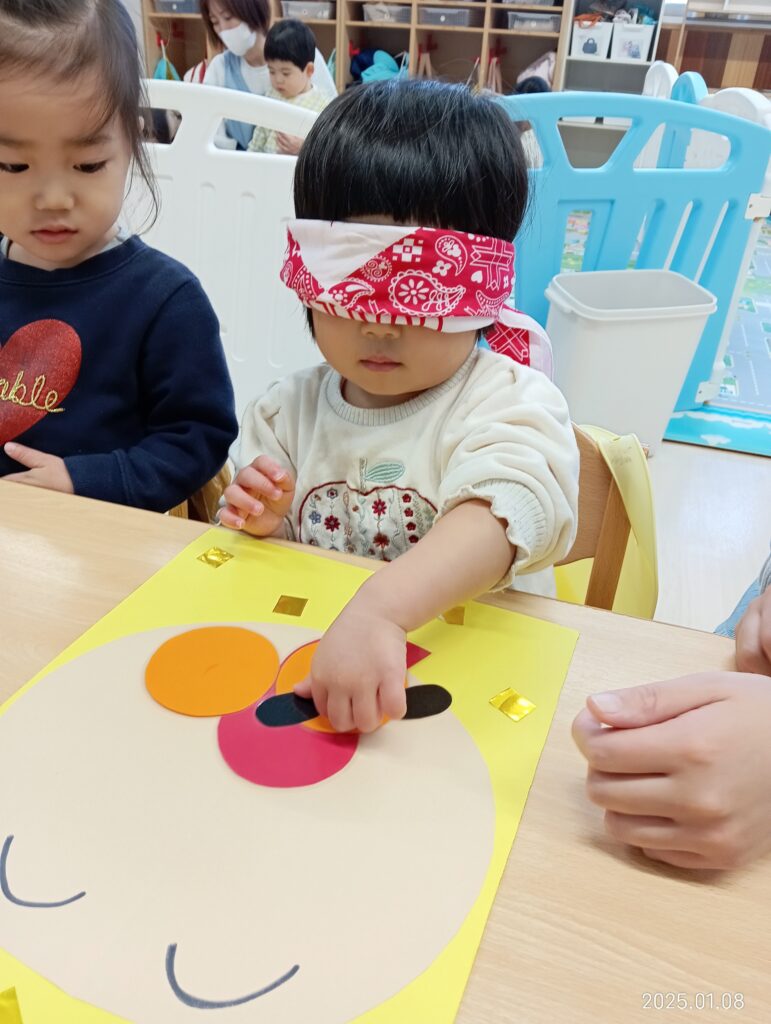 おおぞら保育園　魚住園　餅つき　福笑い　202501-4