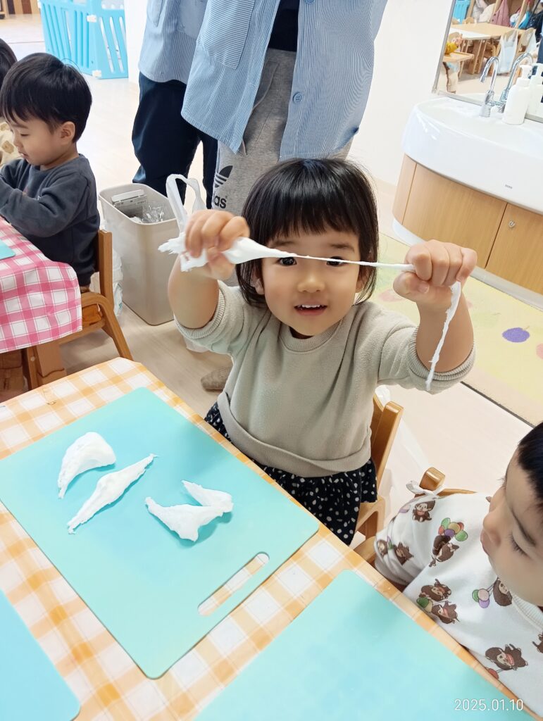 おおぞら保育園　魚住園　餅つき　福笑い　202501-3