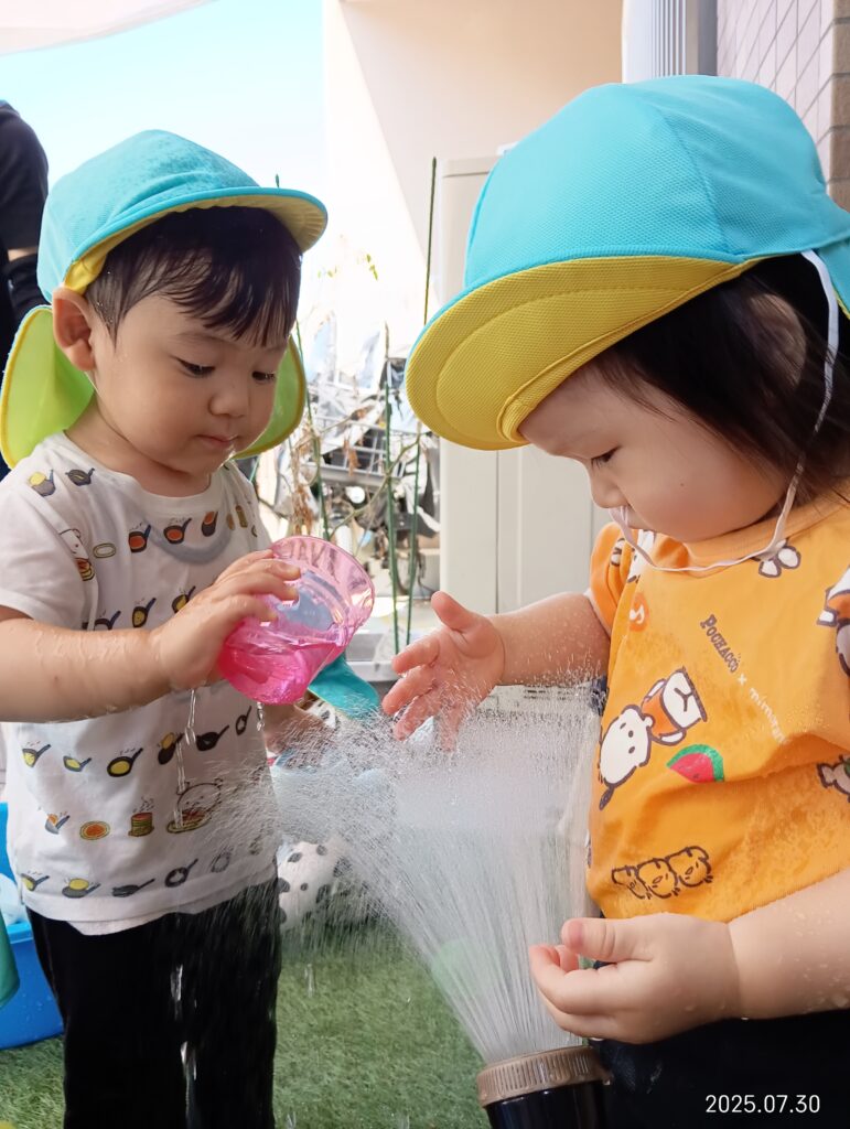 水遊び　水風船　シャワー　おおぞら保育園　魚住　明石　保育園　202508-2