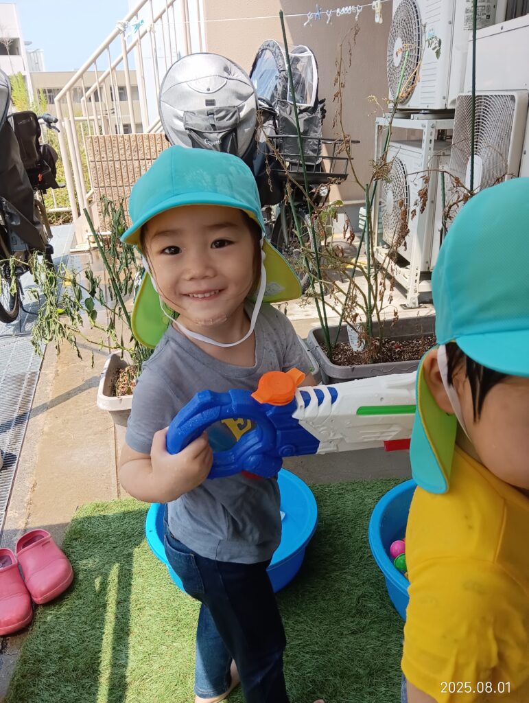 水遊び 泡遊び 園庭 2歳児 明石 保育園 おおぞら保育園 魚住 202508-2