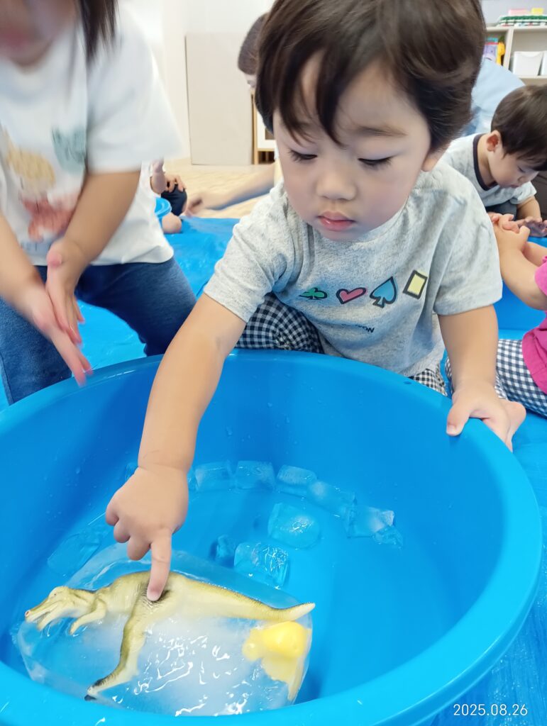 室内遊び 氷遊び 風船 ボール 工夫 保育 明石 保育園 おおぞら保育園 魚住 202508-1