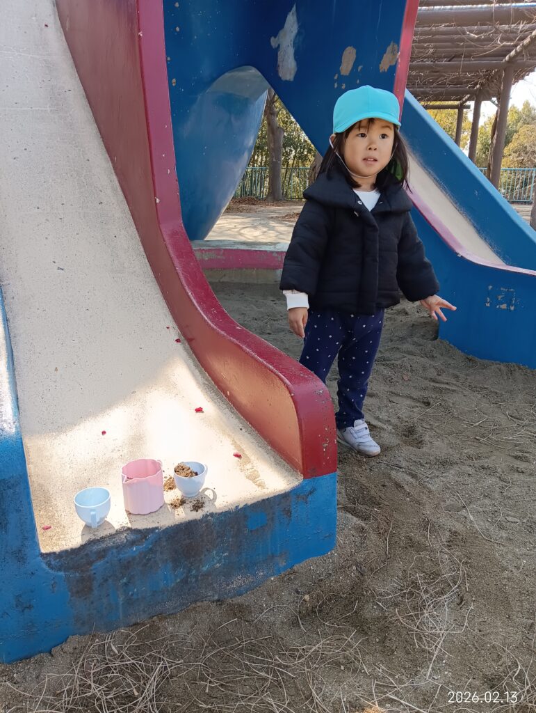 冬の公園で砂遊びセット 明石 保育園 おおぞら保育園 202602-5