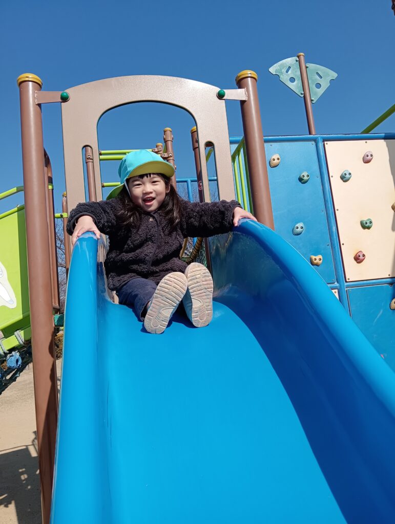 保育園で人気の大型遊具滑り台 明石 保育園 おおぞら保育園 202602-1