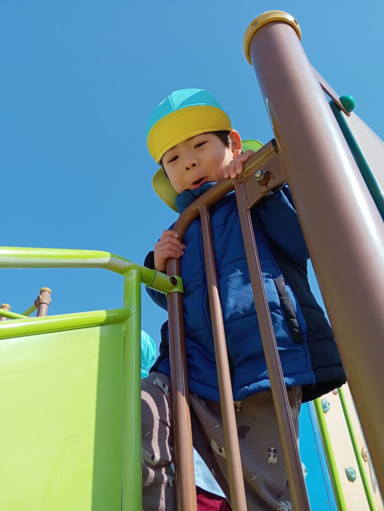 保育園で人気の大型遊具滑り台 明石 保育園 おおぞら保育園 202602-4