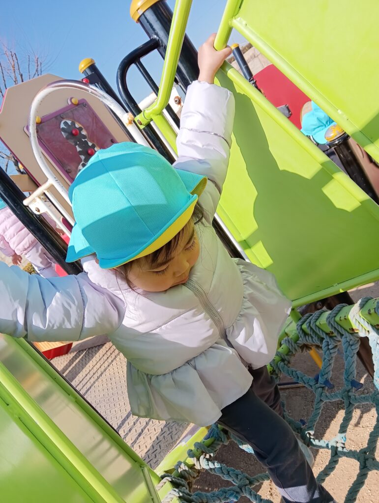 保育園で人気の大型遊具滑り台 明石 保育園 おおぞら保育園 202602-2