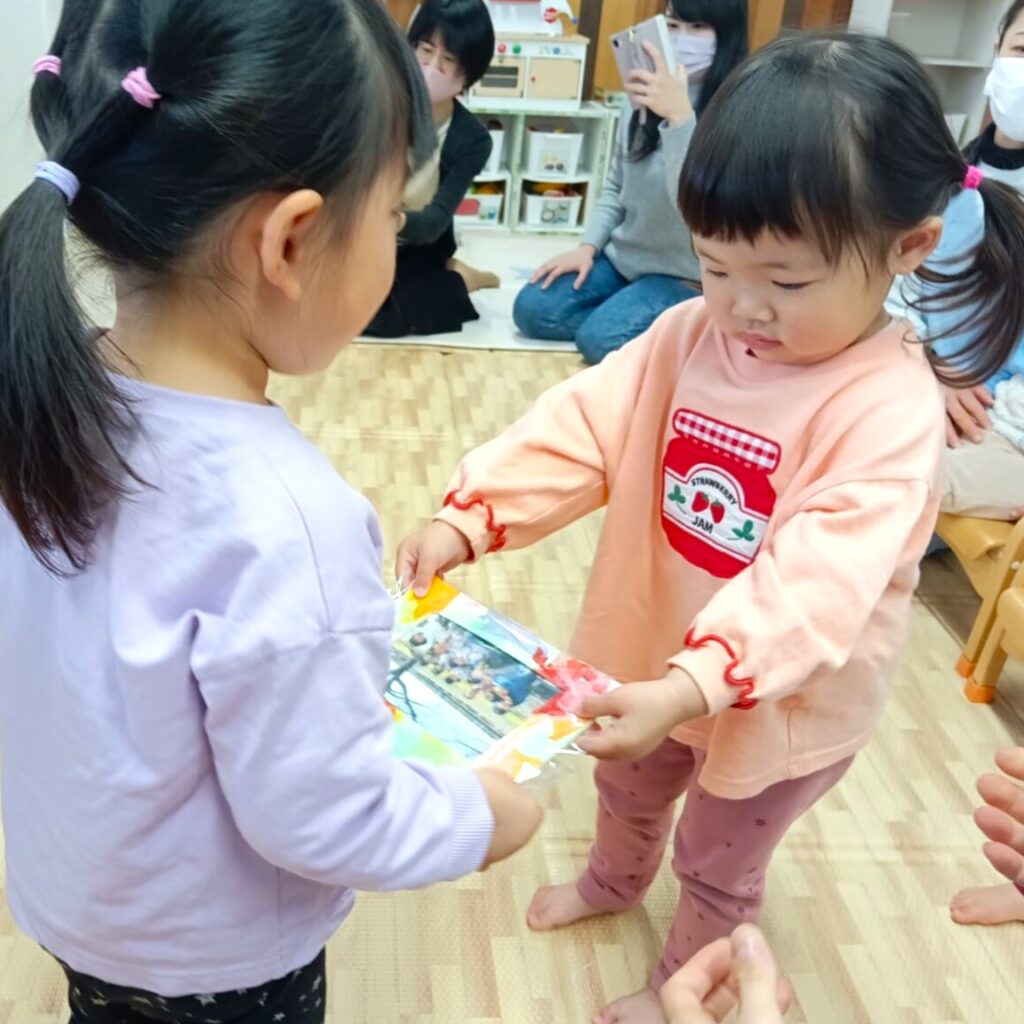 おおぞら保育園 魚住園のお別れ会でプレゼント