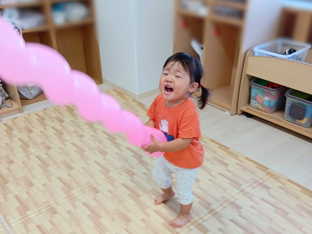 おおぞら保育園 魚住園で、降園を待つ園児